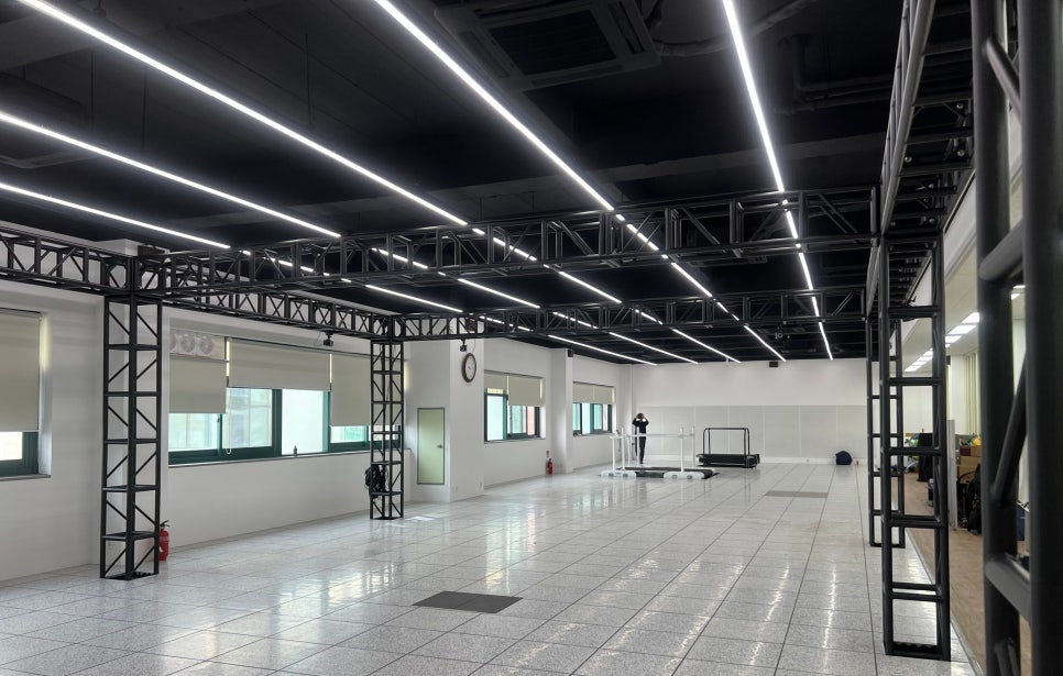 가장 기본이 되는 BERTEC Fixed Force Plate Access Floor가 적용된 BERTEC 생체역학 연구실 전경